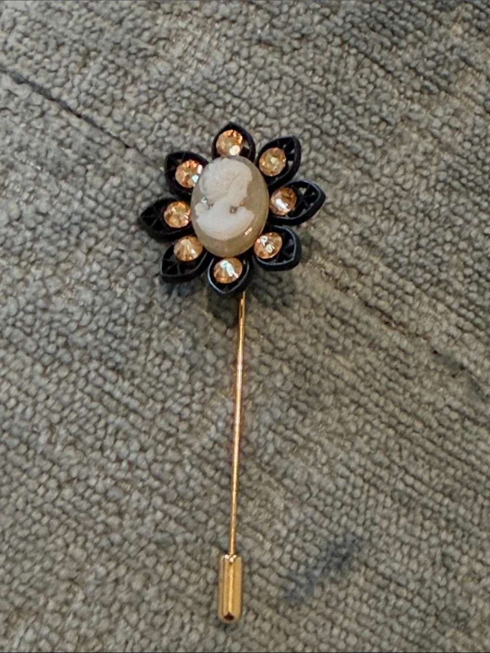 Rare Tarina Tarantino Cameo Stick Pin Brooch - Picture 2 of 5